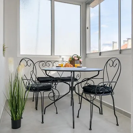 лукс на море Luxury In Downtown With Garage Warna