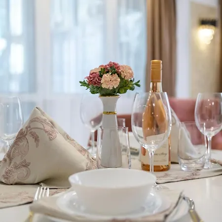 лукс на море Luxury In Downtown With Garage Warna