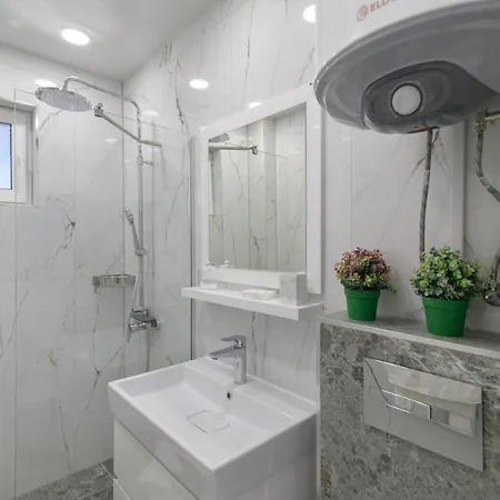 лукс на море Luxury In Downtown With Garage Apartament Warna