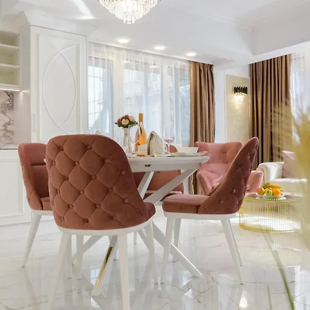 лукс на море Luxury In Downtown With Garage Apartmán
