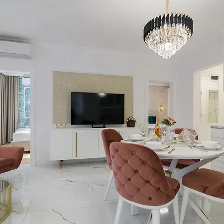 лукс на море Luxury In Downtown With Garage Apartmán